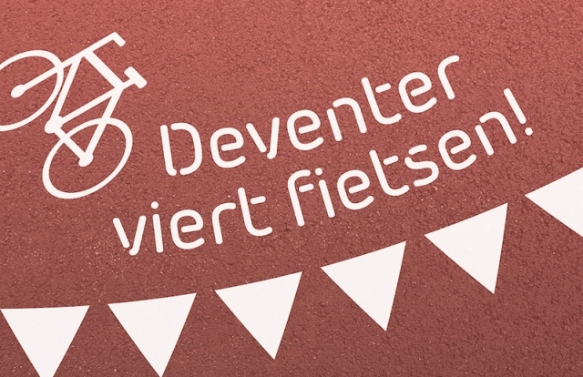 Logo Deventer viert fietsen